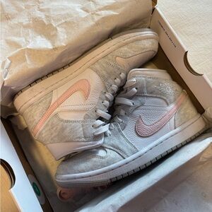 Nike Air Jordan 1 Mid - Women’s 6.5